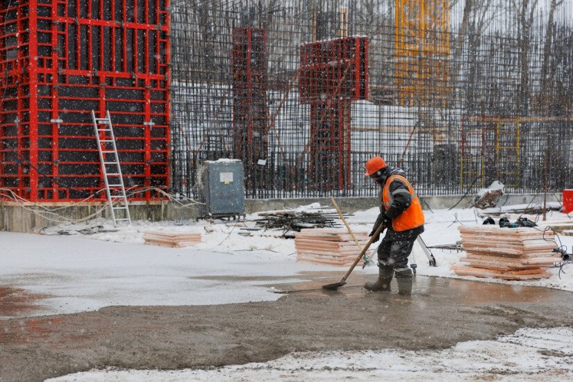 Is it possible to pour concrete into formwork in winter?