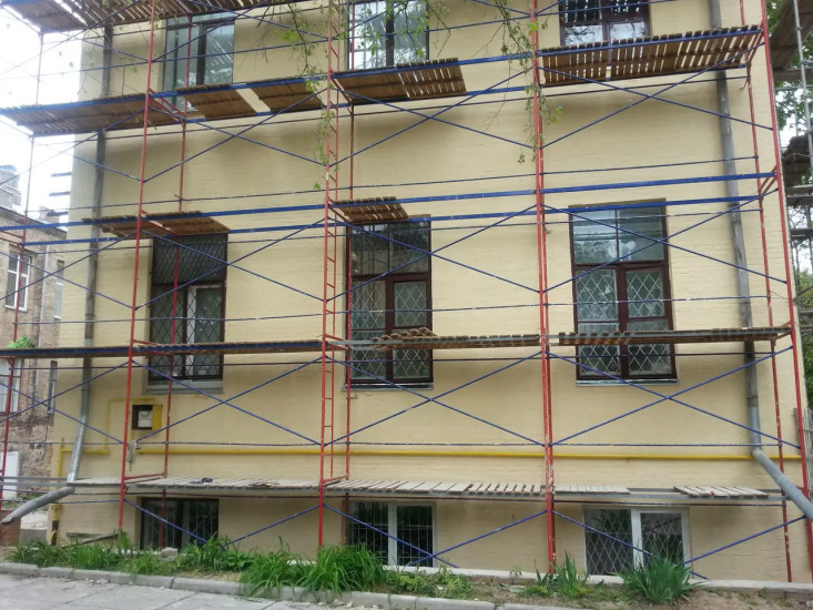 Scaffolding for facade work: what to consider before purchasing